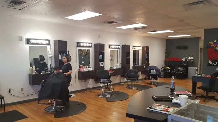 https://cdn.salonspotlight.com/photos/yBVZlv8aZMnZSnCjD2ba/b8ab0992-78d1-4679-8ab5-7707cc70b256_720x720
