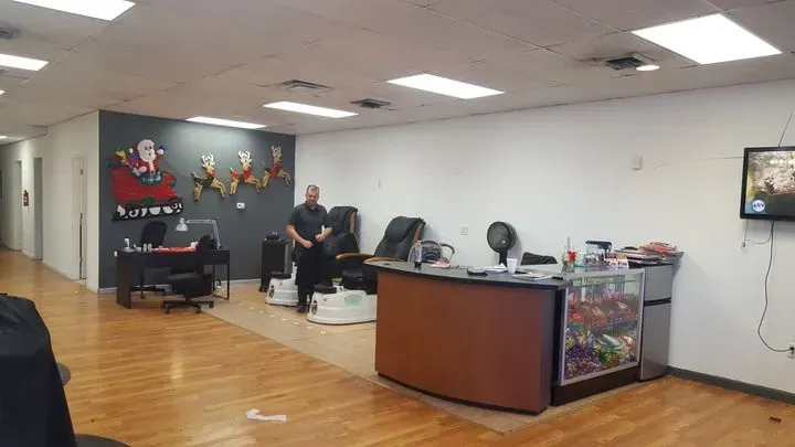 https://cdn.salonspotlight.com/photos/yBVZlv8aZMnZSnCjD2ba/cca19dc6-12d3-43d7-8035-928228988679_720x720