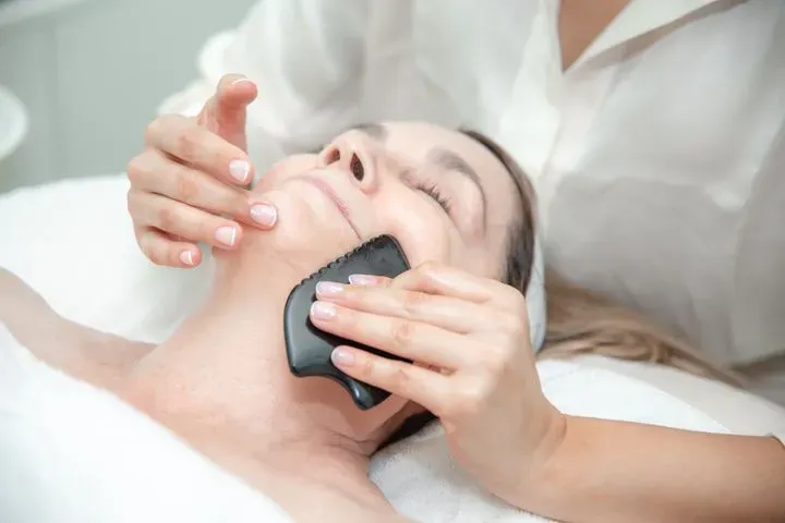 https://cdn.salonspotlight.com/photos/yCYBiZd1uZXVc6kjmEE8/16885a7b-6826-444a-ac28-f639ddcb2606_720x720