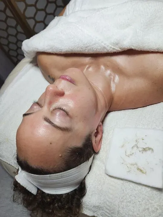 https://cdn.salonspotlight.com/photos/yCYBiZd1uZXVc6kjmEE8/96d2f51e-051b-46d0-bbda-d6bacbe65c57_720x720