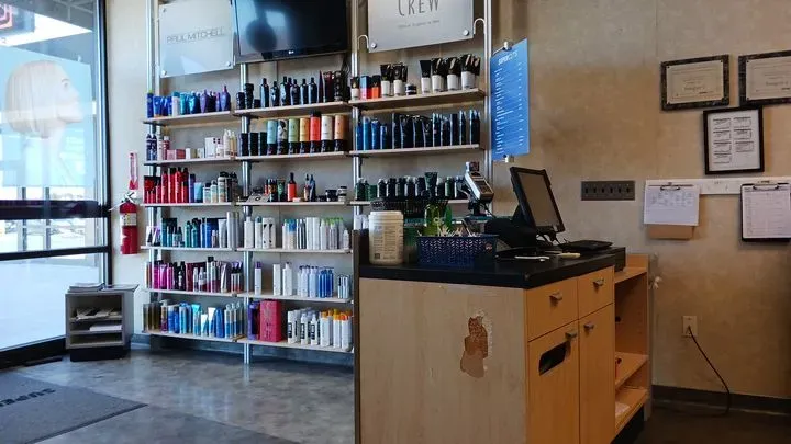 https://cdn.salonspotlight.com/photos/yCrIushSGWp0zOW1tyWy/c5f1e411-920d-4672-8fa8-716fe9052bc4_720x720