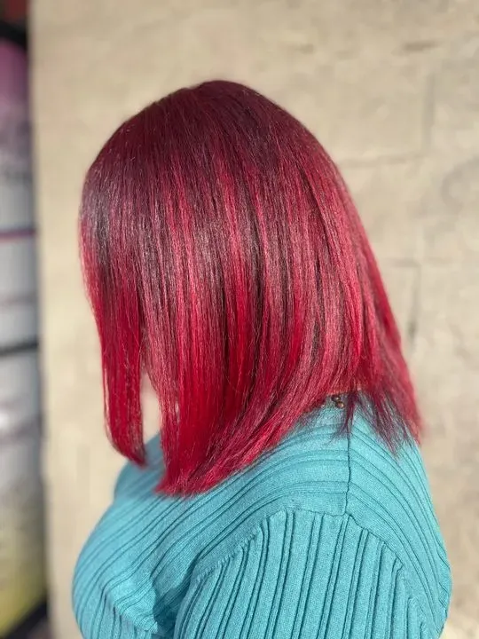 https://cdn.salonspotlight.com/photos/yD79OqLR4sGOb9LydrkT/44e79f38-e99b-474e-b9bc-4d79764203e0_720x720