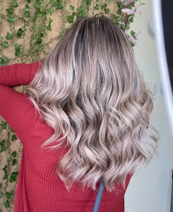 https://cdn.salonspotlight.com/photos/yD79OqLR4sGOb9LydrkT/8294fc5b-9429-412d-b62c-f15027e74fba_720x720