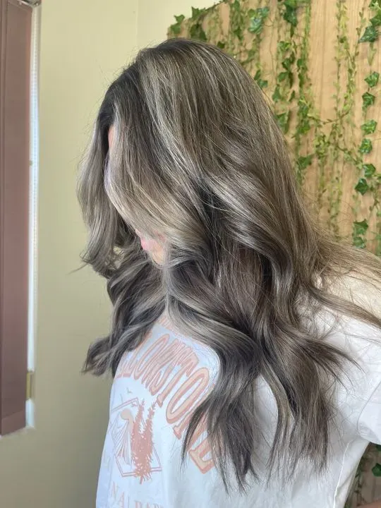 https://cdn.salonspotlight.com/photos/yD79OqLR4sGOb9LydrkT/b265538c-baea-48f0-bd24-78aaa3093025_720x720