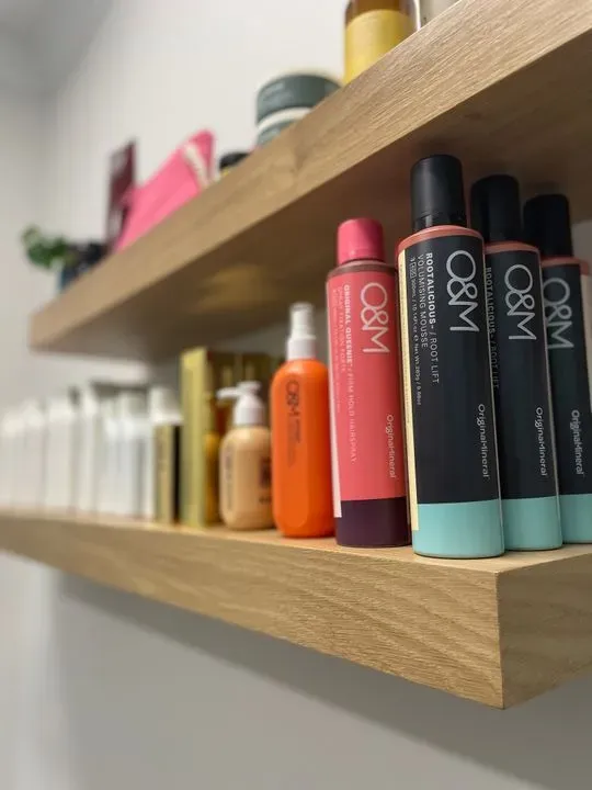 https://cdn.salonspotlight.com/photos/yD9Brf7eDgFEiMGtxVte/04b9767f-c06d-4410-84ba-e0054a829a1c_720x720