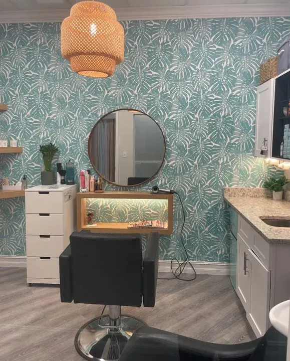 https://cdn.salonspotlight.com/photos/yD9Brf7eDgFEiMGtxVte/5923df5b-024b-4343-a1d5-93785b73578f_720x720