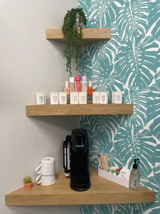 https://cdn.salonspotlight.com/photos/yD9Brf7eDgFEiMGtxVte/bbb1bfe3-9c59-4702-9af6-4b6134b87809_720x720