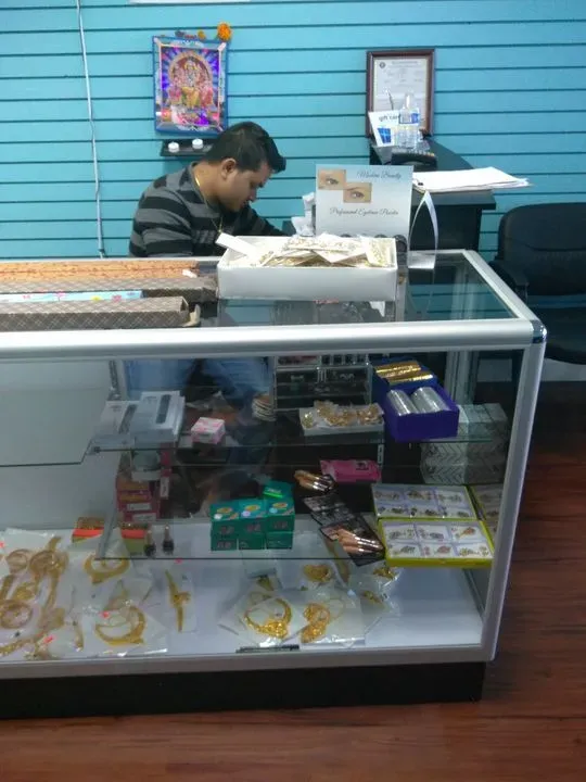 https://cdn.salonspotlight.com/photos/yDPZamEmBNd8btfuOuPP/7ffed6ac-d7a9-478f-9868-35b185bfb269_720x720