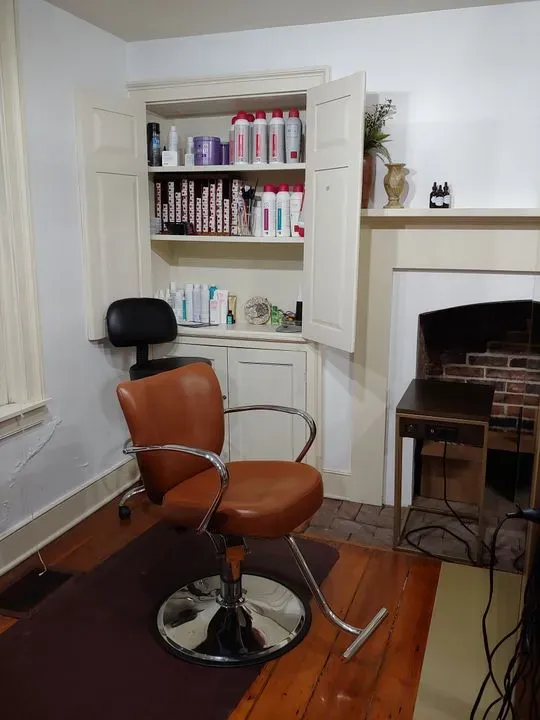 https://cdn.salonspotlight.com/photos/yDlynLVLGxFRhMQiPDNd/690e9540-8241-46ae-8a63-ad8b81b48a70_720x720