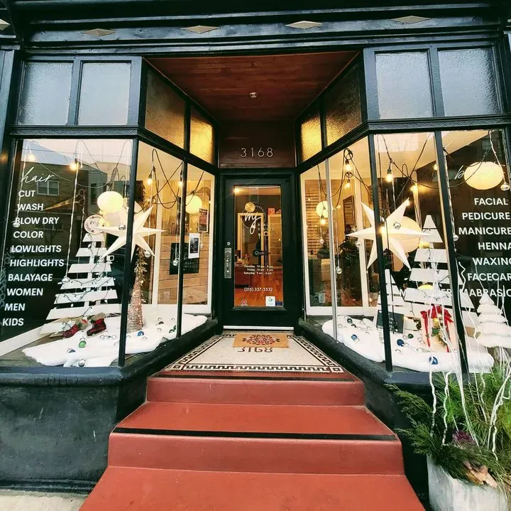 https://cdn.salonspotlight.com/photos/yFMkDLKVxQMilwiatb9d/a73438b8-54ab-47ed-b3ec-812e5682ceb5_720x720