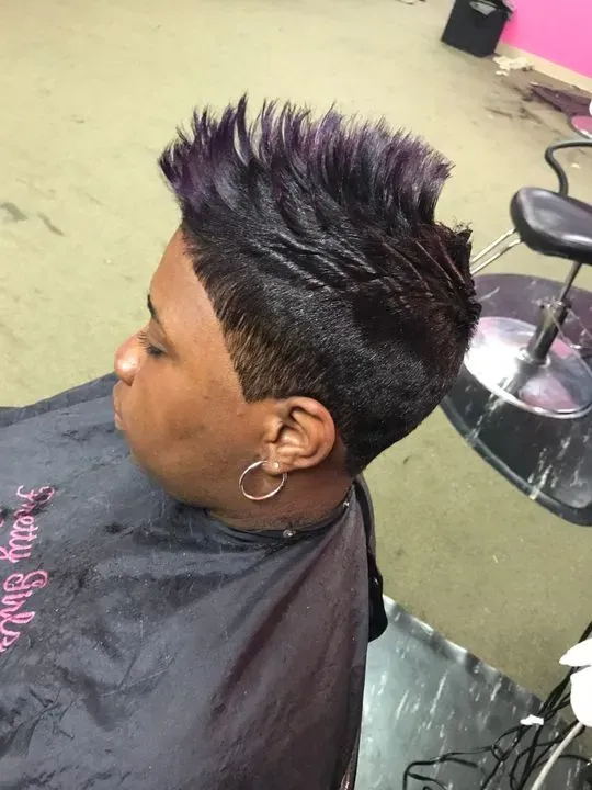 https://cdn.salonspotlight.com/photos/yIHk3mbGQmIzNUK0KlWz/7ccc8ef4-a8ee-41c1-8783-79b538720d75_720x720