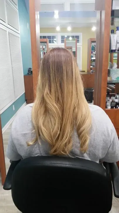 https://cdn.salonspotlight.com/photos/yJenyAMuS8FIHbo3kmFK/fb86d189-deb6-4133-937b-63f46cf9173d_720x720
