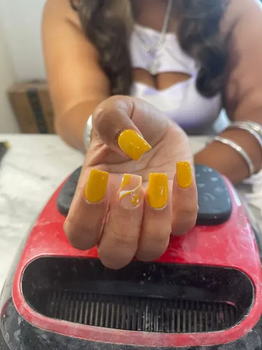 https://cdn.salonspotlight.com/photos/yK9YlI0d6qJEQomrcgqI/dca485e7-51c0-4027-9e3a-a3d4a1fde7bc_720x720