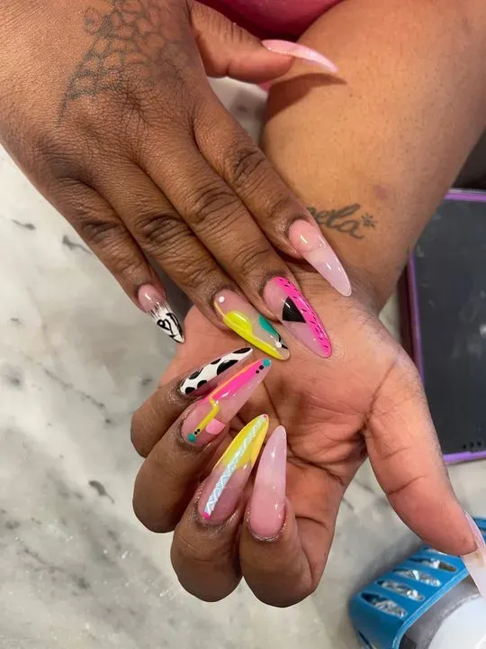 https://cdn.salonspotlight.com/photos/yK9YlI0d6qJEQomrcgqI/decbb3c8-7e7d-42f1-8fad-79249c575535_720x720
