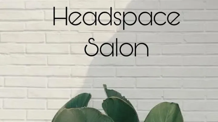 https://cdn.salonspotlight.com/photos/yKNQP4QAzaGp4w8C7edr/1a8d04f3-1062-4899-80d6-a697d0dc08e3_720x720