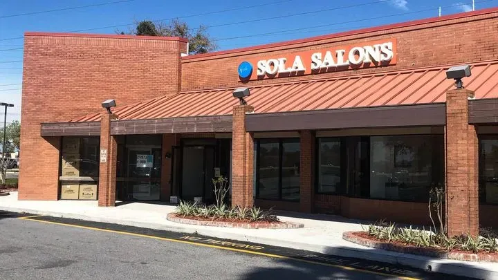 https://cdn.salonspotlight.com/photos/yLDgAoKxoMATWUzv91mo/0514ed5b-b8d5-4667-9e40-bd8206b362a1_720x720