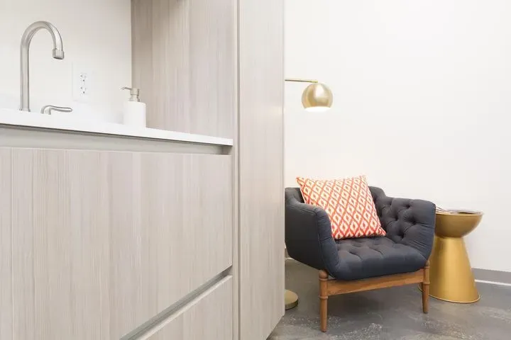 https://cdn.salonspotlight.com/photos/yLDgAoKxoMATWUzv91mo/cb3d9297-f9b5-47c9-bcd6-11fcf80ccd45_720x720