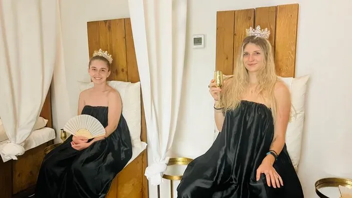 https://cdn.salonspotlight.com/photos/yLoehqNxFijsk0DR4DoR/21f54f25-1274-47d9-b41a-d440d6c2ac8e_720x720