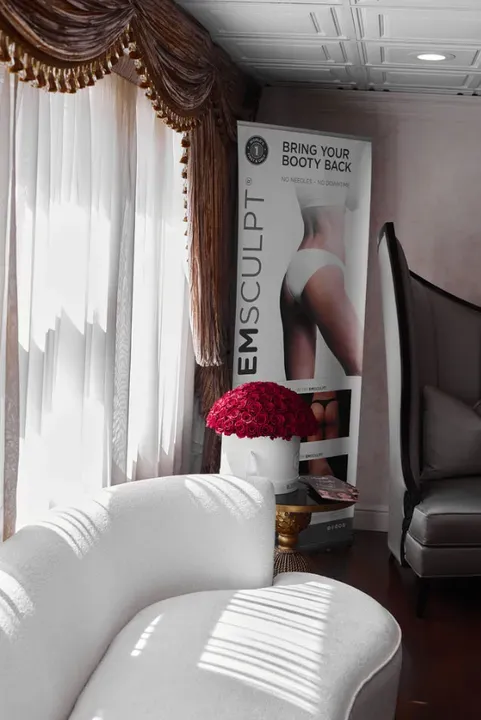 https://cdn.salonspotlight.com/photos/yMI27u2a09St4CpGCJyz/9303ec86-2477-4ee1-aeb0-30f68dcf96d2_720x720