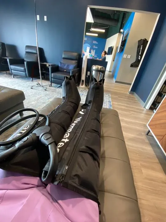 https://cdn.salonspotlight.com/photos/yMObZ4tmTJNJs2qQXrC9/07b6c994-2f44-4407-a579-b51118672042_720x720