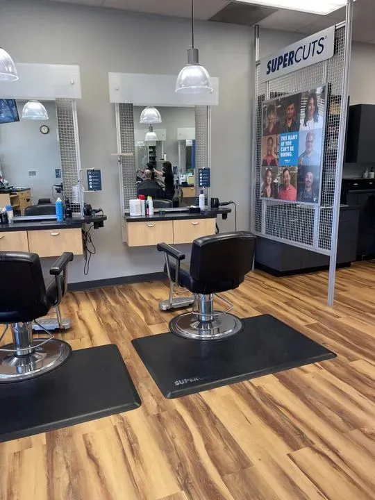 https://cdn.salonspotlight.com/photos/yMg5dzcDNaeFA5izP7TF/5e3eca13-5306-4f19-8504-b31c2b014b79_720x720