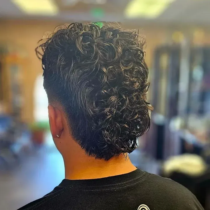 https://cdn.salonspotlight.com/photos/yPV72RKsj5EvS0DE3wfb/fc34311d-f086-4e8c-9d9b-37924b6170bc_720x720