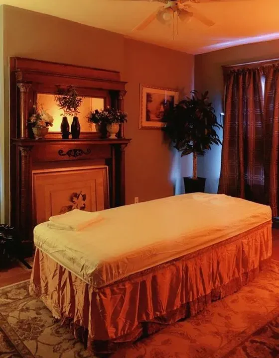 https://cdn.salonspotlight.com/photos/yPmJ7oBXcLWa62BZfjP0/ffbe92c1-75c7-4301-97a9-cf25a2557078_720x720
