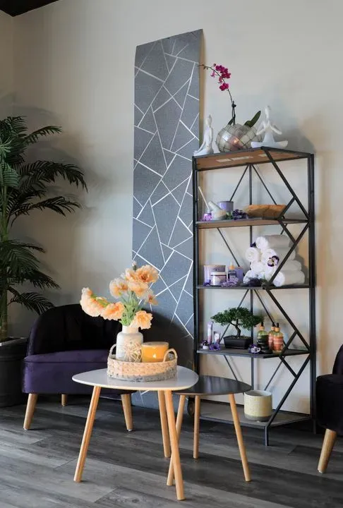 https://cdn.salonspotlight.com/photos/yPrLdjCcNWzXA8tzAxGV/99e0ed90-e308-4269-ad37-b942f0ce6ec2_720x720