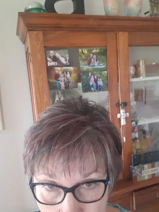 https://cdn.salonspotlight.com/photos/yQtyjNVlCO7bC17FYY4v/cba83363-d92e-4c32-bef6-d49e4b1acf05_720x720