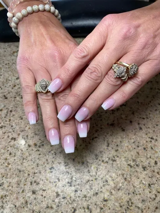 https://cdn.salonspotlight.com/photos/yRICHgJ9KB0bkfziQmJx/449a3648-edc4-443f-9b6b-f39f70bc9282_720x720