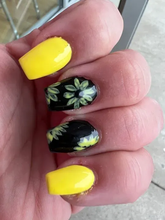 https://cdn.salonspotlight.com/photos/yRICHgJ9KB0bkfziQmJx/7b68fb48-01ba-4ecc-b5b3-6970e493e998_720x720
