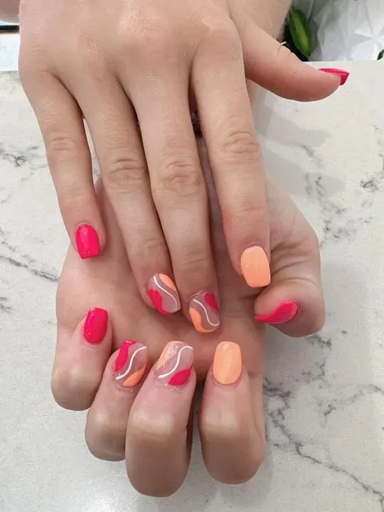 https://cdn.salonspotlight.com/photos/yRICHgJ9KB0bkfziQmJx/bb5bfeb1-a716-4a5c-9cdf-554b0d3840b1_720x720