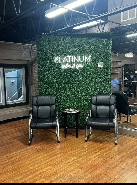 https://cdn.salonspotlight.com/photos/yTA8wGhLsPk0s8wXCimy/c01acf93-00b5-47a2-83cf-8d9c1dc0f41e_720x720