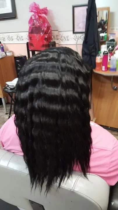 https://cdn.salonspotlight.com/photos/yTAPorgwjjAXZaiWZp8P/de75e7b3-dc7e-4ada-a7c1-9b994d4f44ec_720x720