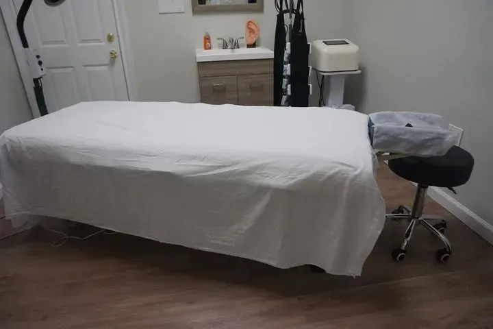 https://cdn.salonspotlight.com/photos/yTrWywtLBvA5voIQ9zjN/67cc22f9-6b1b-49ef-9573-da76d800e60c_720x720