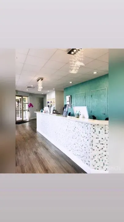 https://cdn.salonspotlight.com/photos/yV6Tg5gHsT6KSPqwBHGG/07242ed5-c653-4e9c-9042-a5c367138168_720x720