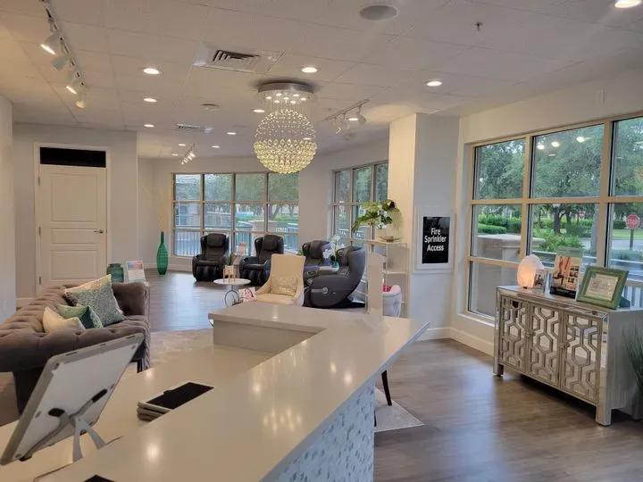 https://cdn.salonspotlight.com/photos/yV6Tg5gHsT6KSPqwBHGG/3ece7832-ad5b-4dcf-a8f0-bc4ee002bbb0_720x720
