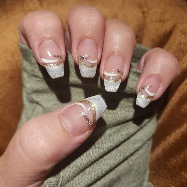 https://cdn.salonspotlight.com/photos/yVhMcDbUciDBEGB9uTgc/ddac586a-d883-4f4c-8117-e51099a999c0_720x720