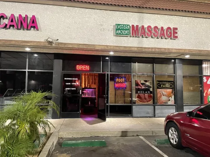 https://cdn.salonspotlight.com/photos/yWSnwFKnZZhFVMNnqd4W/58861c68-025d-4167-a41b-85bffc3f84a1_720x720