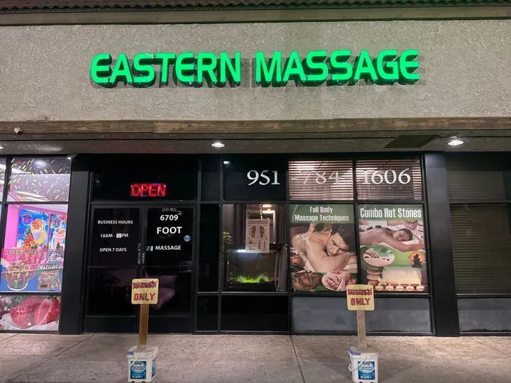 https://cdn.salonspotlight.com/photos/yWSnwFKnZZhFVMNnqd4W/c0b4245c-4ac1-47a3-97d0-8eb14a25cf6e_720x720