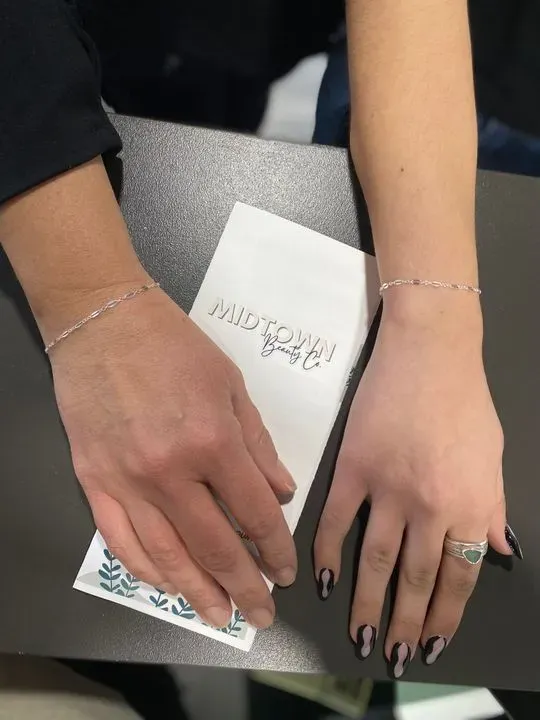 https://cdn.salonspotlight.com/photos/yXB0koilt5QNUnYZeL8o/05eb857f-9f58-41d5-b549-9922ab180444_720x720