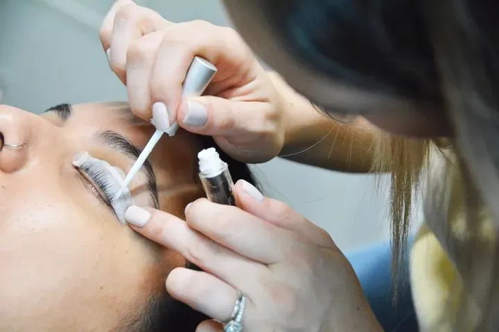https://cdn.salonspotlight.com/photos/yXB0koilt5QNUnYZeL8o/cc0b8df0-ec5d-4aa1-b82b-53e5c5ee9595_720x720