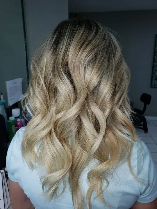 https://cdn.salonspotlight.com/photos/yXPVeZBznXlDRJeQAD6D/52c96aba-2187-4957-bae2-6fa167f98d60_720x720
