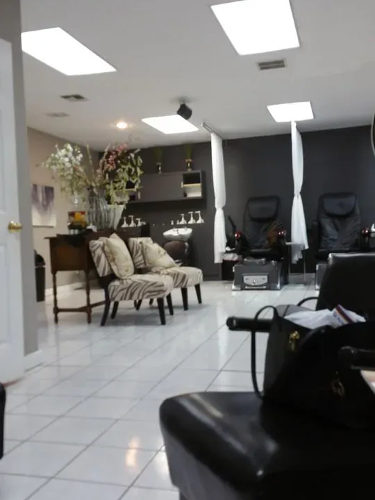 https://cdn.salonspotlight.com/photos/yXPVeZBznXlDRJeQAD6D/72bc1a0d-ff40-45ef-b6f6-3cb932abc91d_720x720