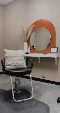 https://cdn.salonspotlight.com/photos/yXrfmIskmeDQI7YBALl7/0e773a4c-fc56-408e-aaf7-bb4c3c52a763_720x720