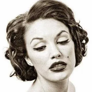 https://cdn.salonspotlight.com/photos/yXx7HGQ1nqCrCE60sam4/ca89114e-4c5a-44ed-bd8c-01fa62715125_720x720