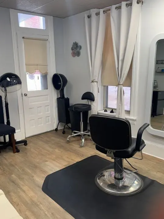 https://cdn.salonspotlight.com/photos/yYGFRolL025C0xfCEEZS/345567ca-1f53-4675-8f8f-1dca9389f682_720x720