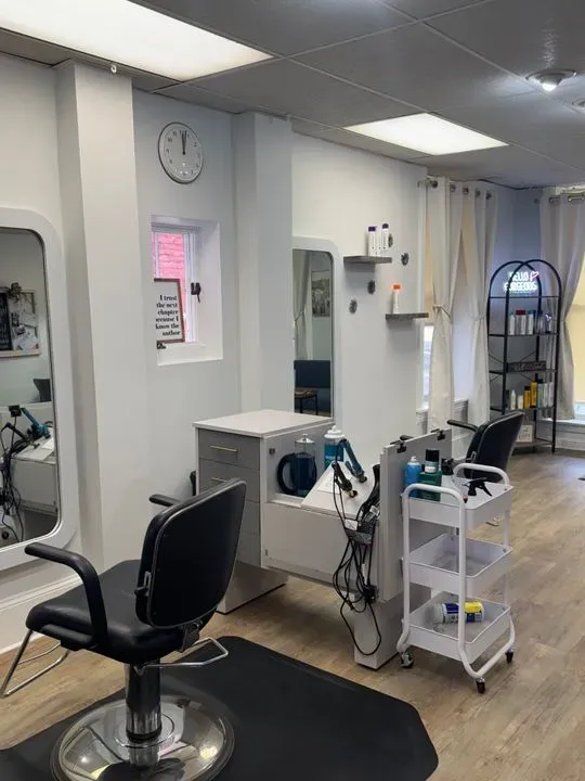 https://cdn.salonspotlight.com/photos/yYGFRolL025C0xfCEEZS/adba0fc6-d31a-45a8-81d8-477a6d31ab36_720x720