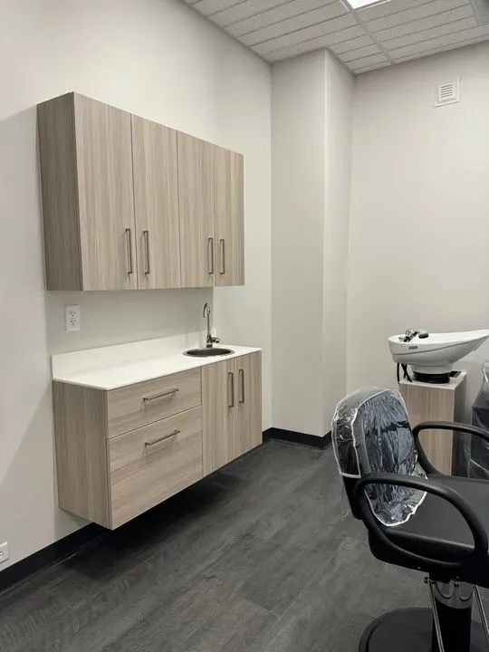 https://cdn.salonspotlight.com/photos/yYlpeNBMzyMMvFa5GM6E/bb61e218-5ad8-4faa-90d5-570287c40b4f_720x720