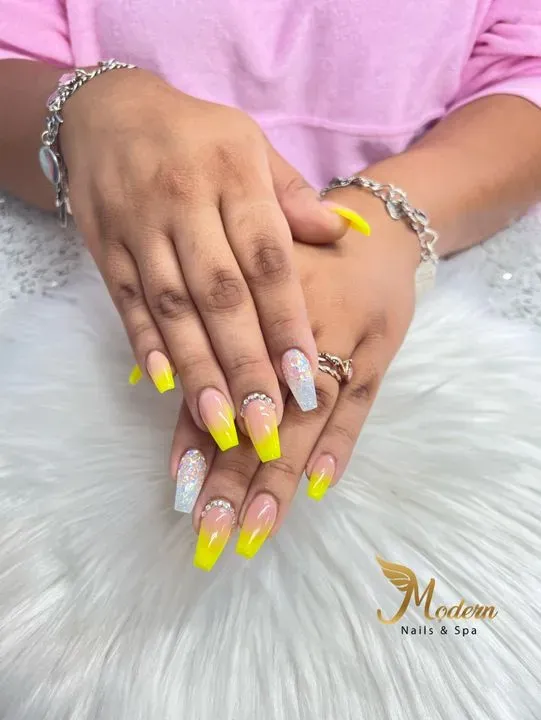 https://cdn.salonspotlight.com/photos/yaIF4KiKqcwmNkKUquax/cdc098d1-9c11-46d5-a229-b98f5e369589_720x720